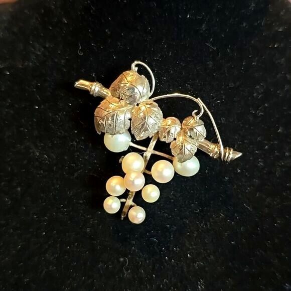 Vintage Brooche Pin, Real Pearls! Cluster Grapes & Leaves Design! - Picture 1 of 5